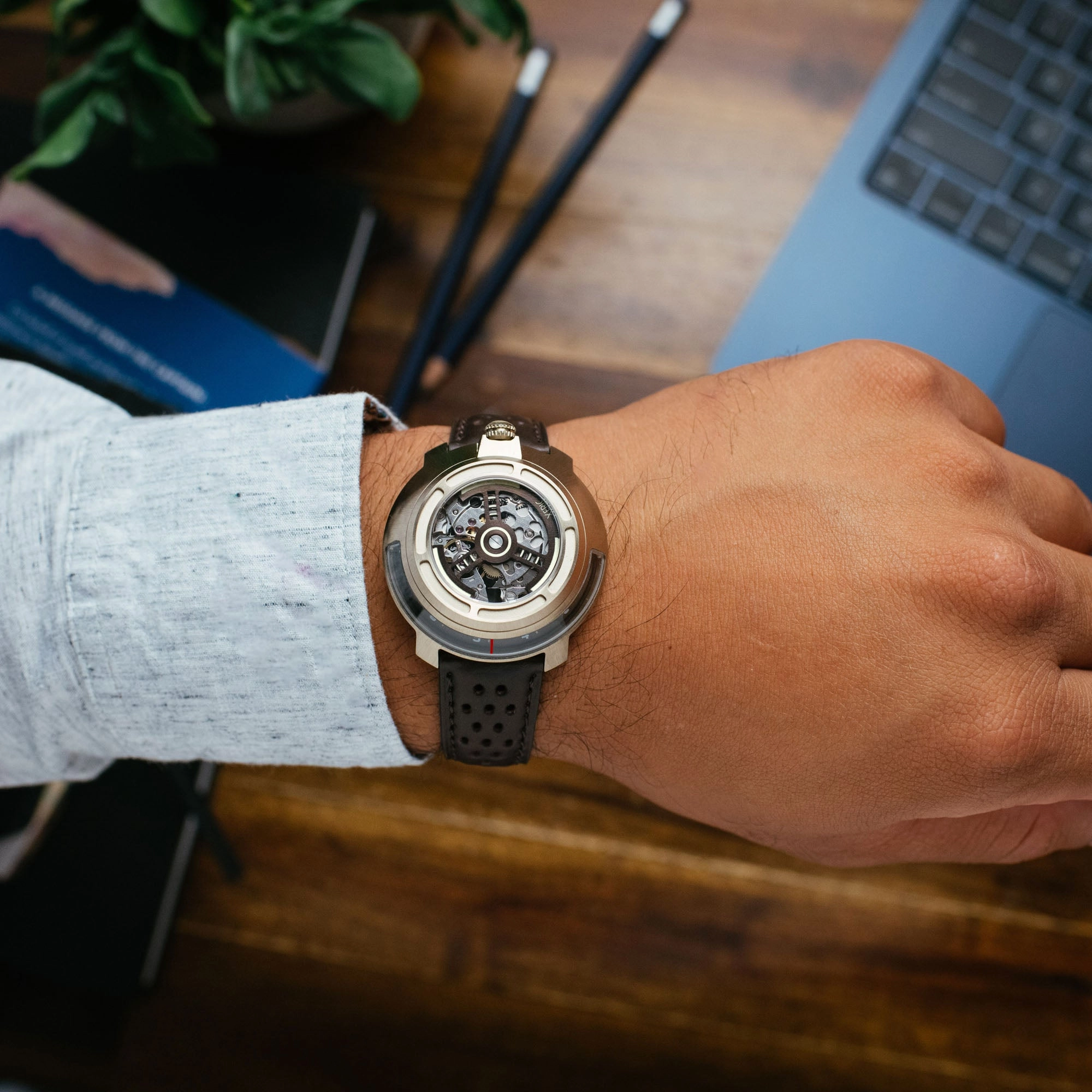 Invertor II Automatic Khaki Coffee