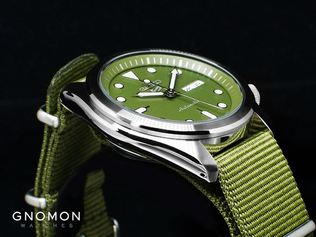 Seiko 5 Sports “Sports Style” Military Green 40 Ref. SBSA055